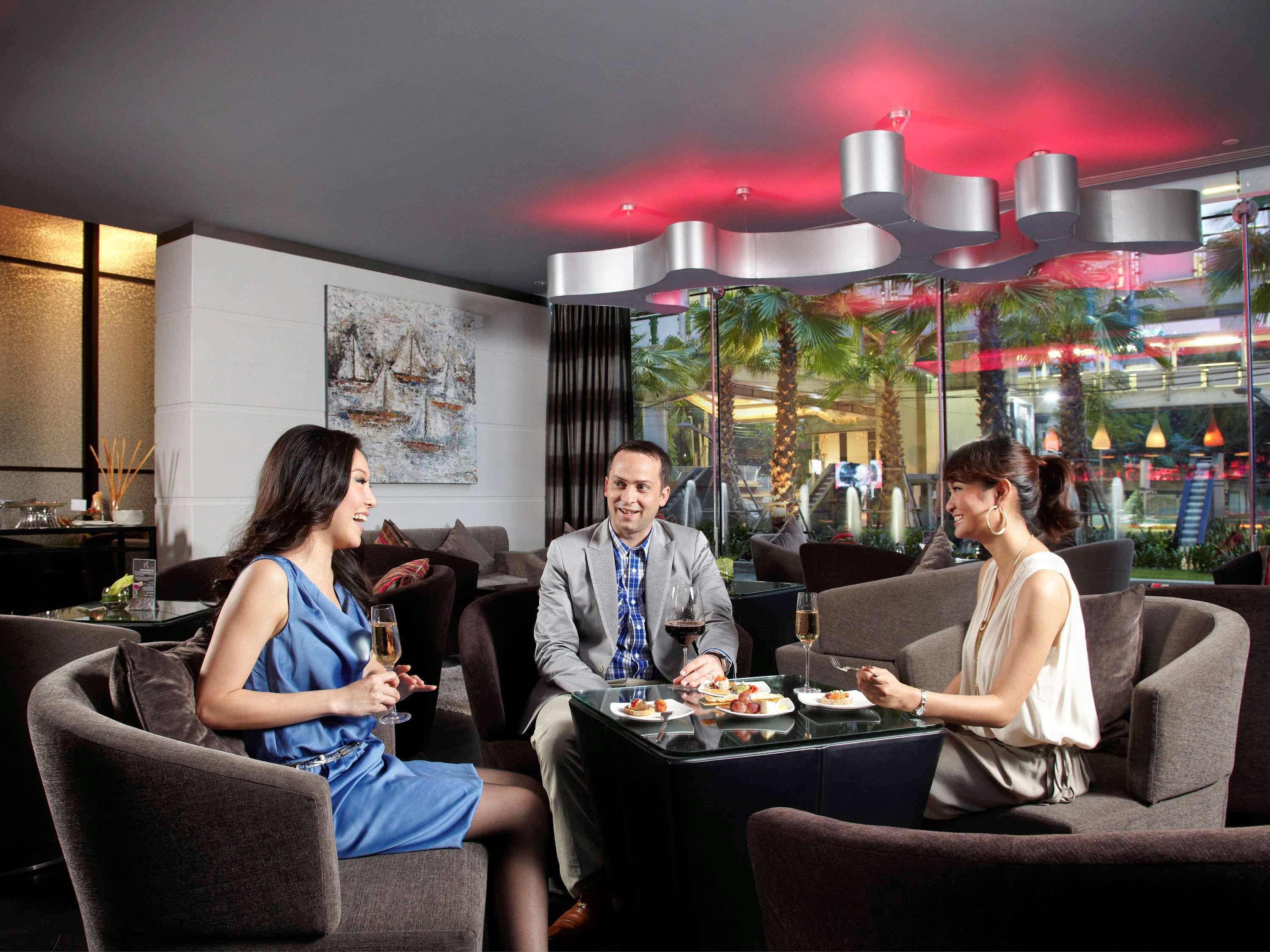 Four Points By Sheraton Bangkok Ploenchit - Formerly Novotel Bangkok Ploenchit מראה חיצוני תמונה