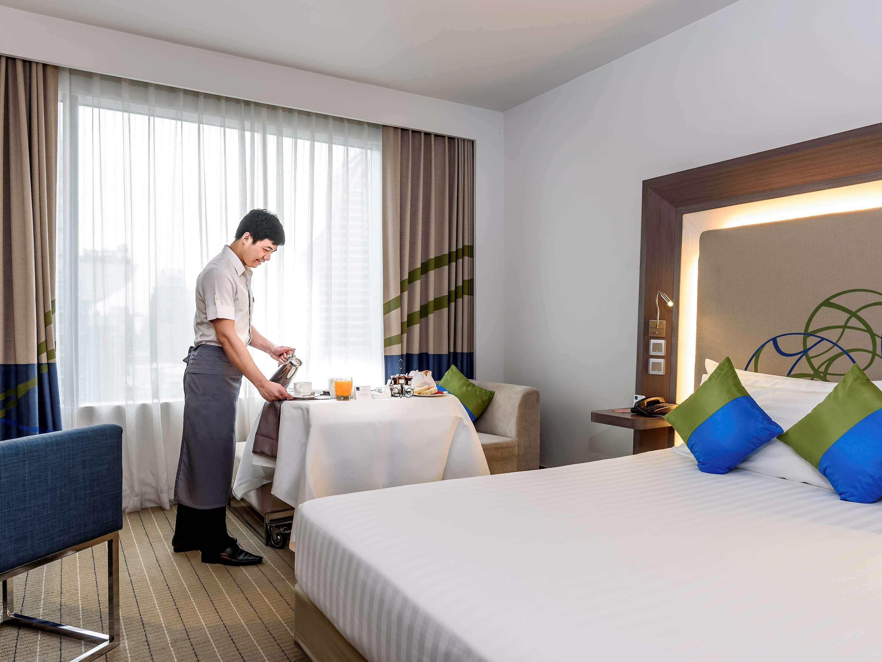 Four Points By Sheraton Bangkok Ploenchit - Formerly Novotel Bangkok Ploenchit מראה חיצוני תמונה