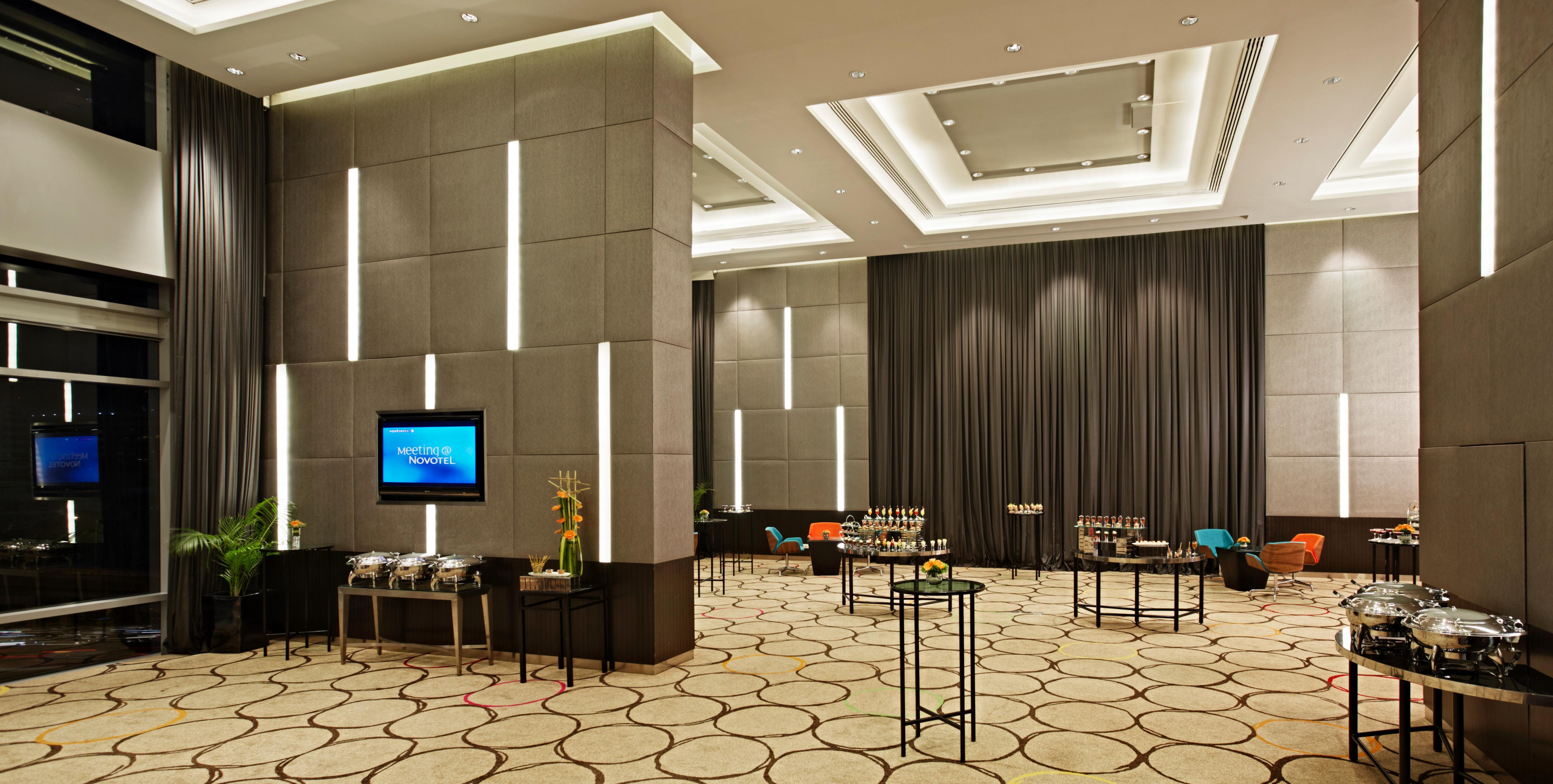 Four Points By Sheraton Bangkok Ploenchit - Formerly Novotel Bangkok Ploenchit מראה חיצוני תמונה